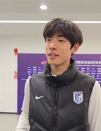 國青歸來上演中超首秀，朱鵬宇：感覺很好，場上大哥們很支持我