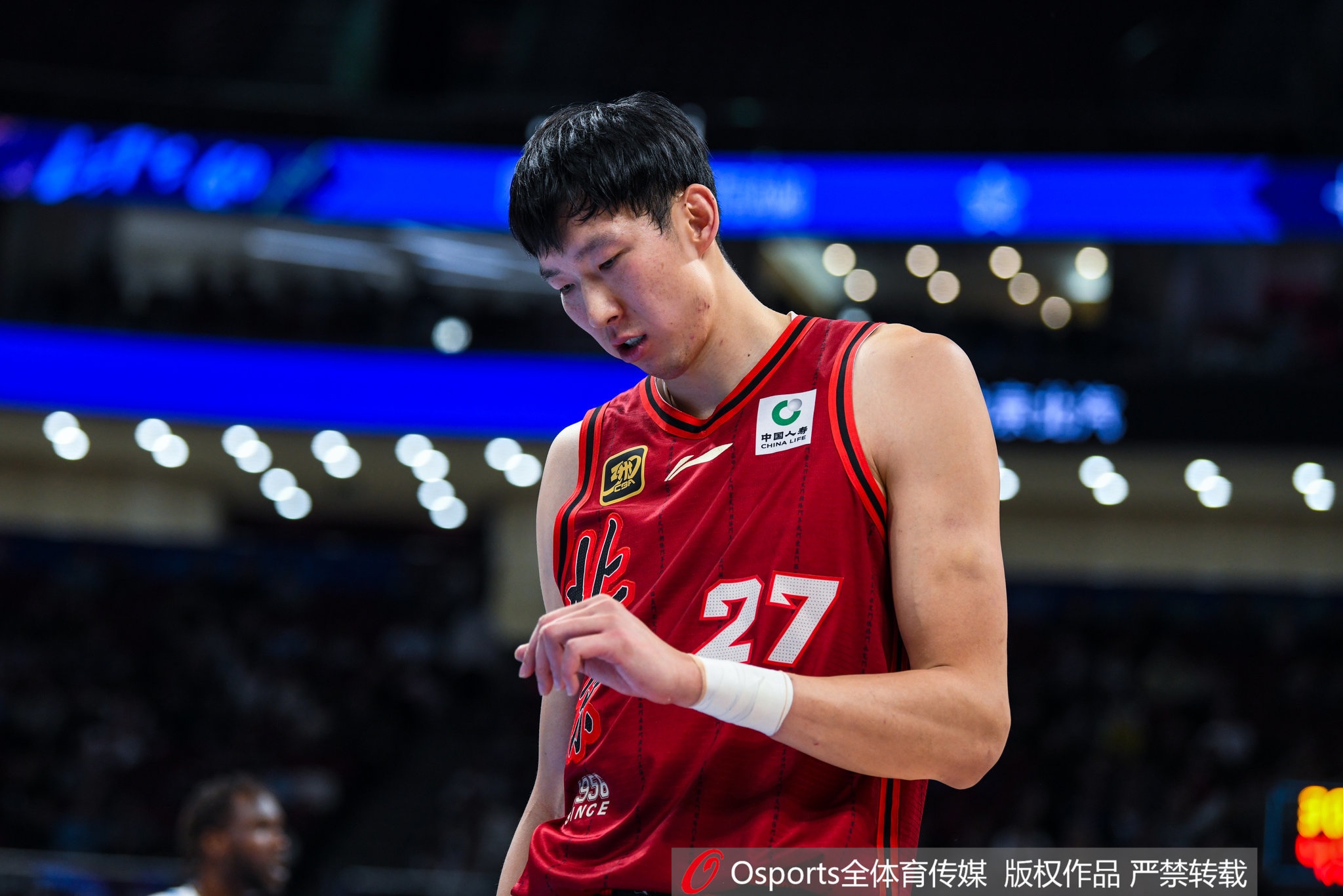 不妙！趙探長：首鋼醫(yī)院建議周琦進行結膜縫合手術 待權威復診！